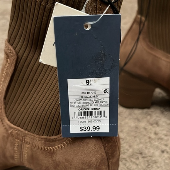 Suede Heeled ankle boots - Picture 8 of 8